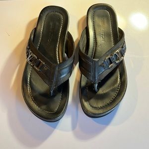 Lv black sandles size 10, made in italy.